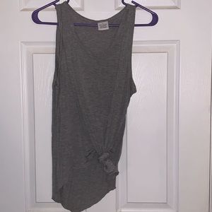 grey tank top